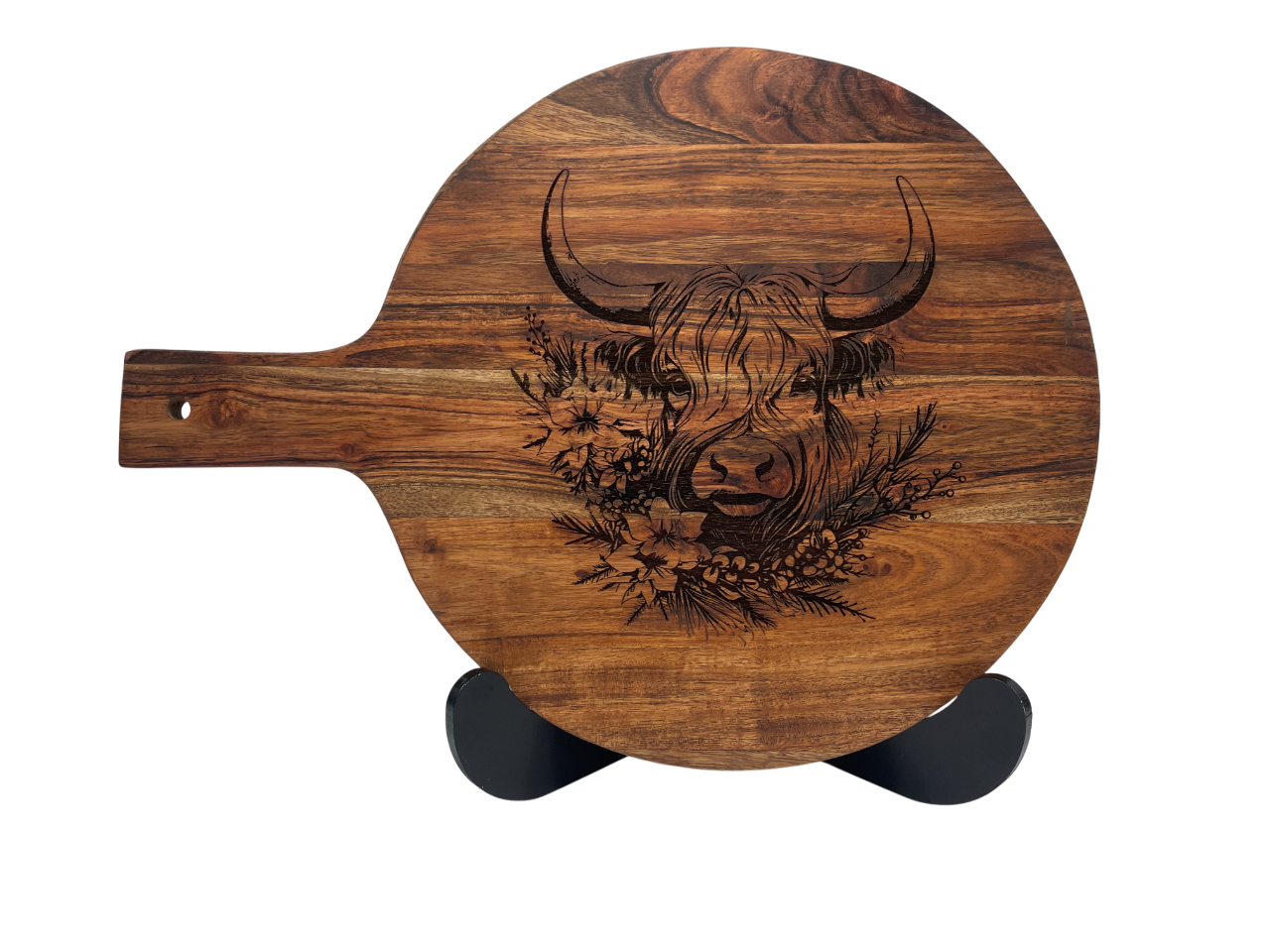 Handcrafted acacia board with detailed highland cow engraving – ideal for charcuterie or home décor.